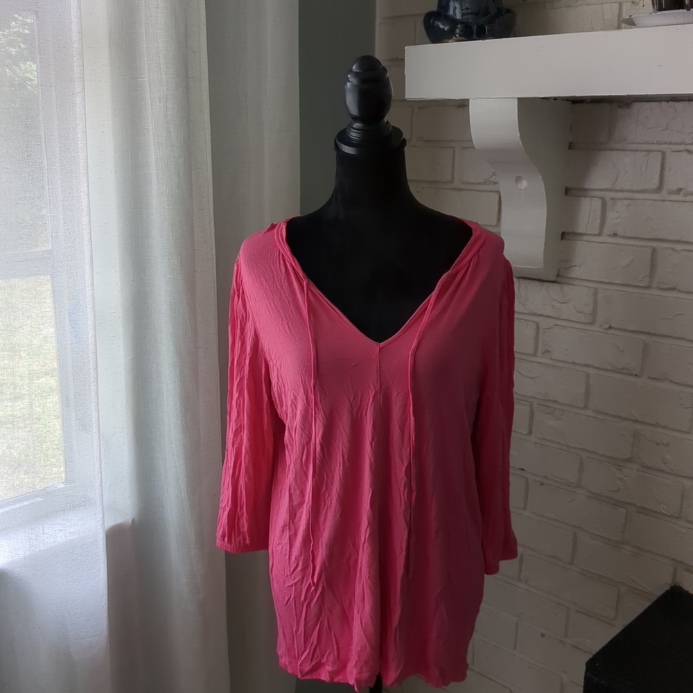 **3/$10** GAP Bright Pink V-Neck Blouse
